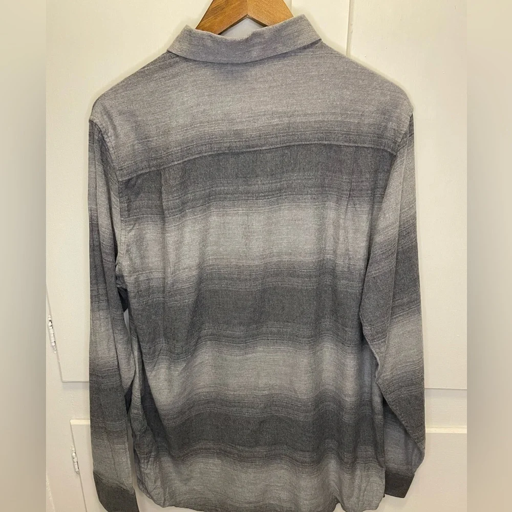 TravisMathew Rya Eddie Button Up Size L - Picture 2 of 5